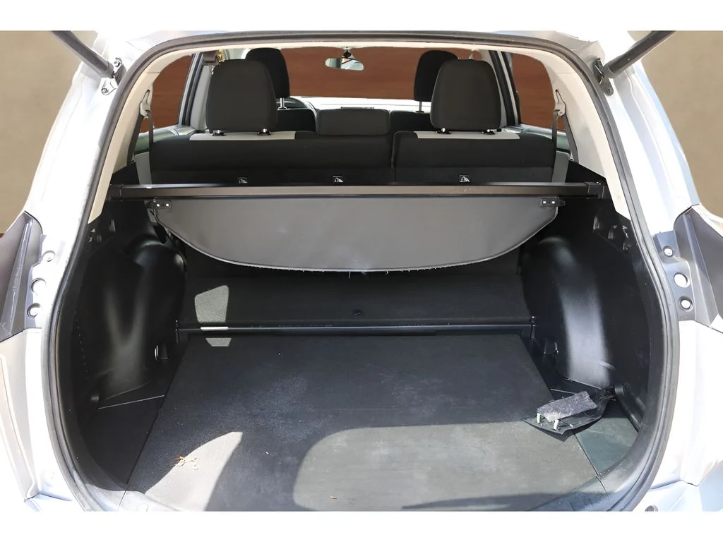 Used 2017 Silver Toyota XLE image 17