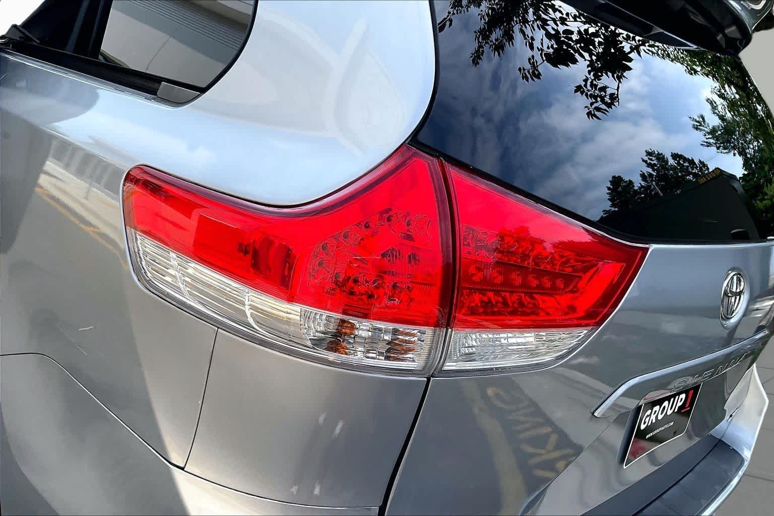 Used 2014 Silver Sky Metallic Toyota XLE image 30