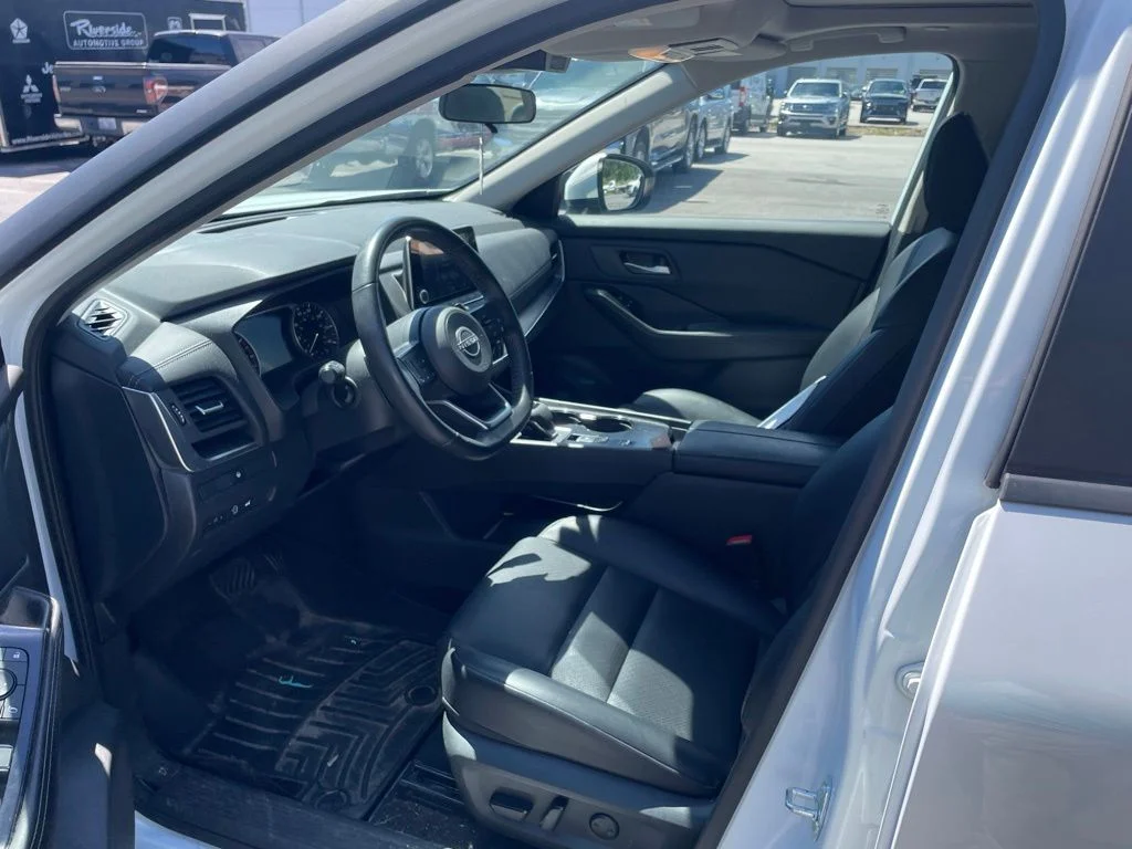 Used 2024 White Nissan SV image 6