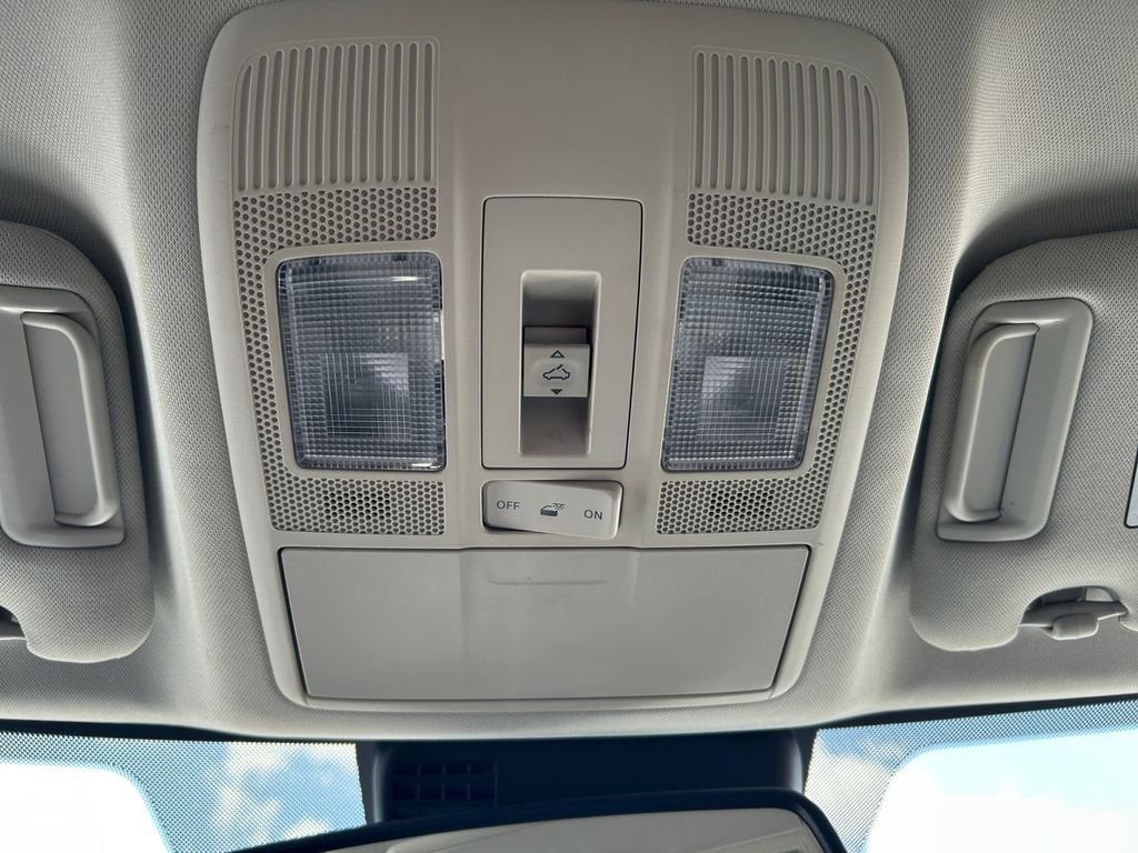Used 2021 White Mazda Grand Touring image 29