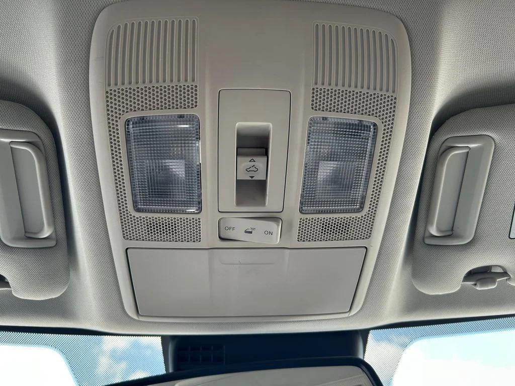 Used 2021 White Mazda Grand Touring image 29