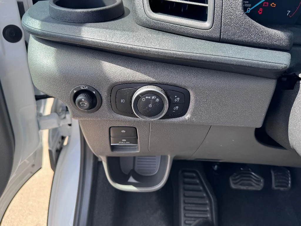 Used 2025 White Ford XL image 9