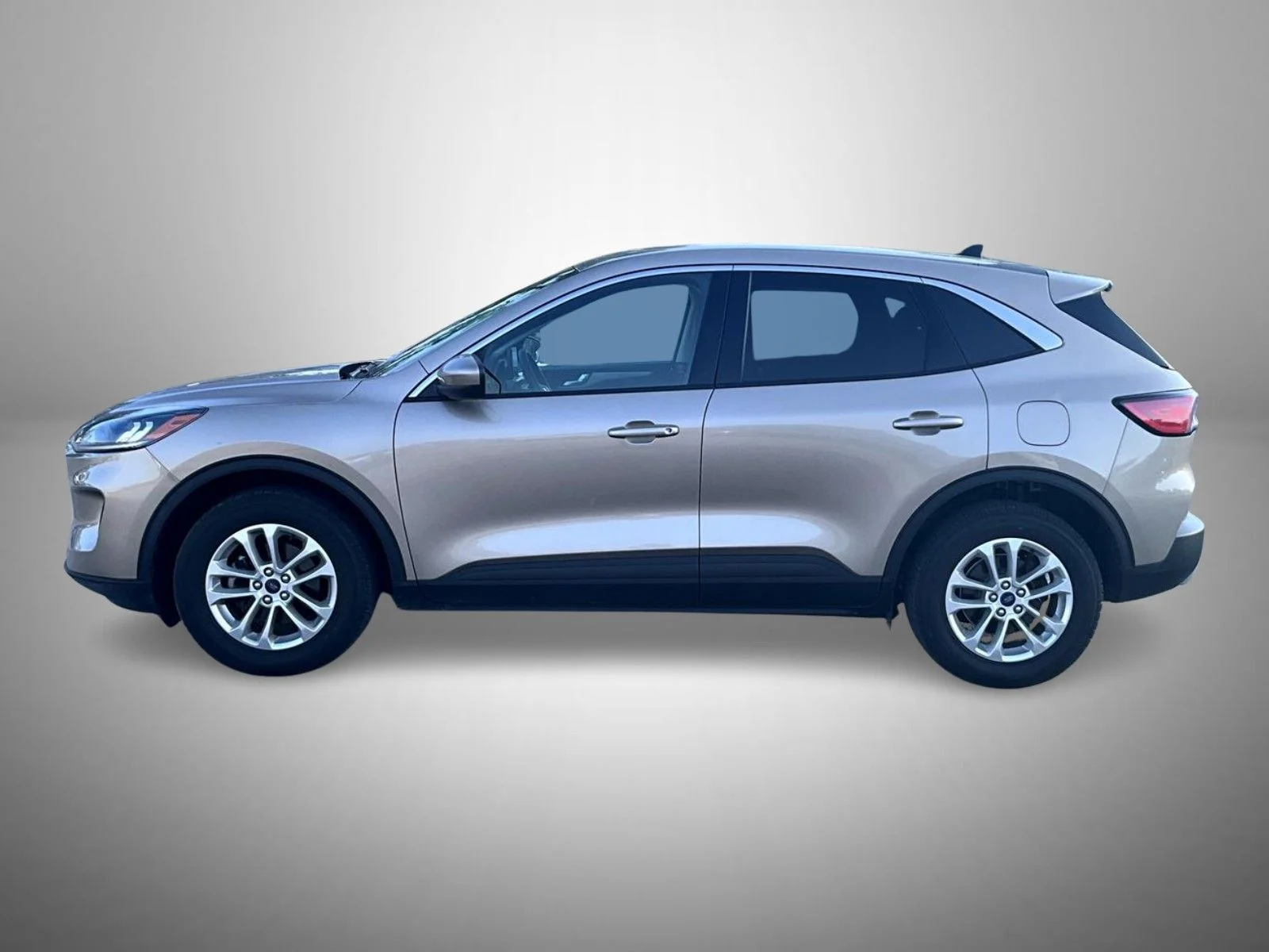 Used 2021 Gold Ford SE image 8