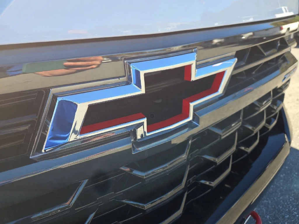 New 2026 White Chevrolet ZR2 image 18