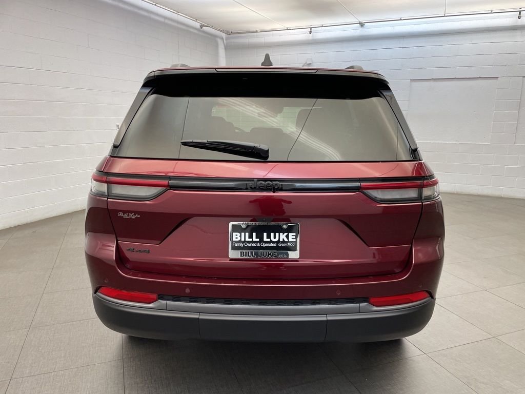 New 2026 Velvet Red Pearl-Coat Exterior Paint Jeep Altitude image 4