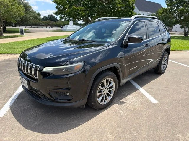 Used 2019 Black Jeep Latitude Plus image 2