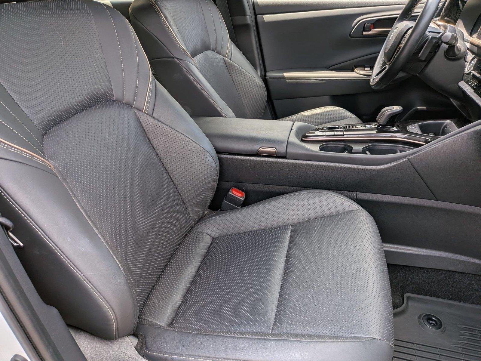 Used 2025 Oxygen White Toyota Limited image 39
