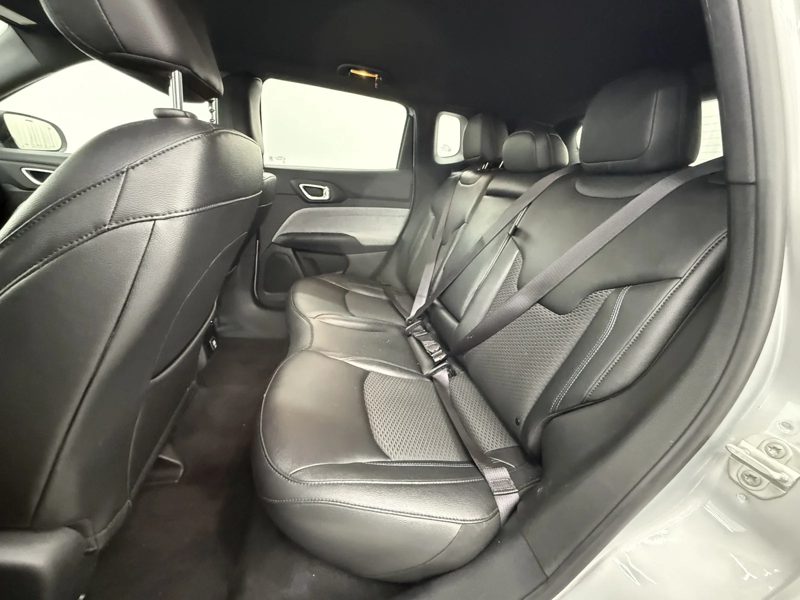 Used 2024 Silver Zynith Metallic Clearcoat Jeep Latitude 4X4 image 29