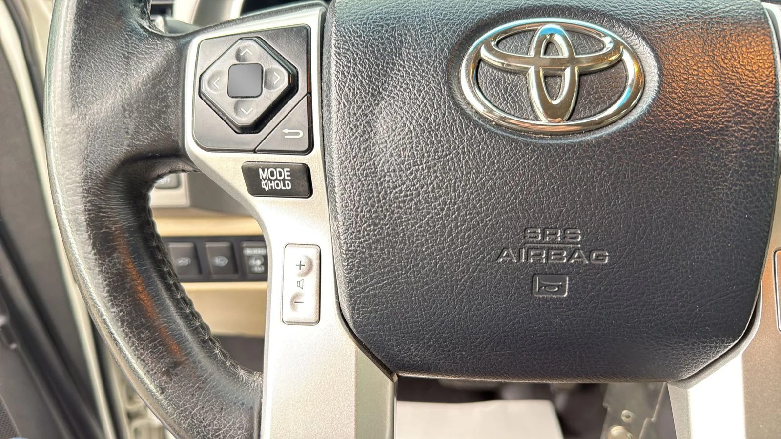 Used 2014 White Toyota Platinum image 16