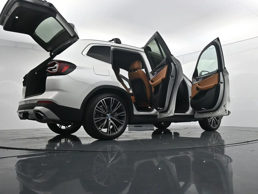 Used 2022 White BMW xDrive30i image 29