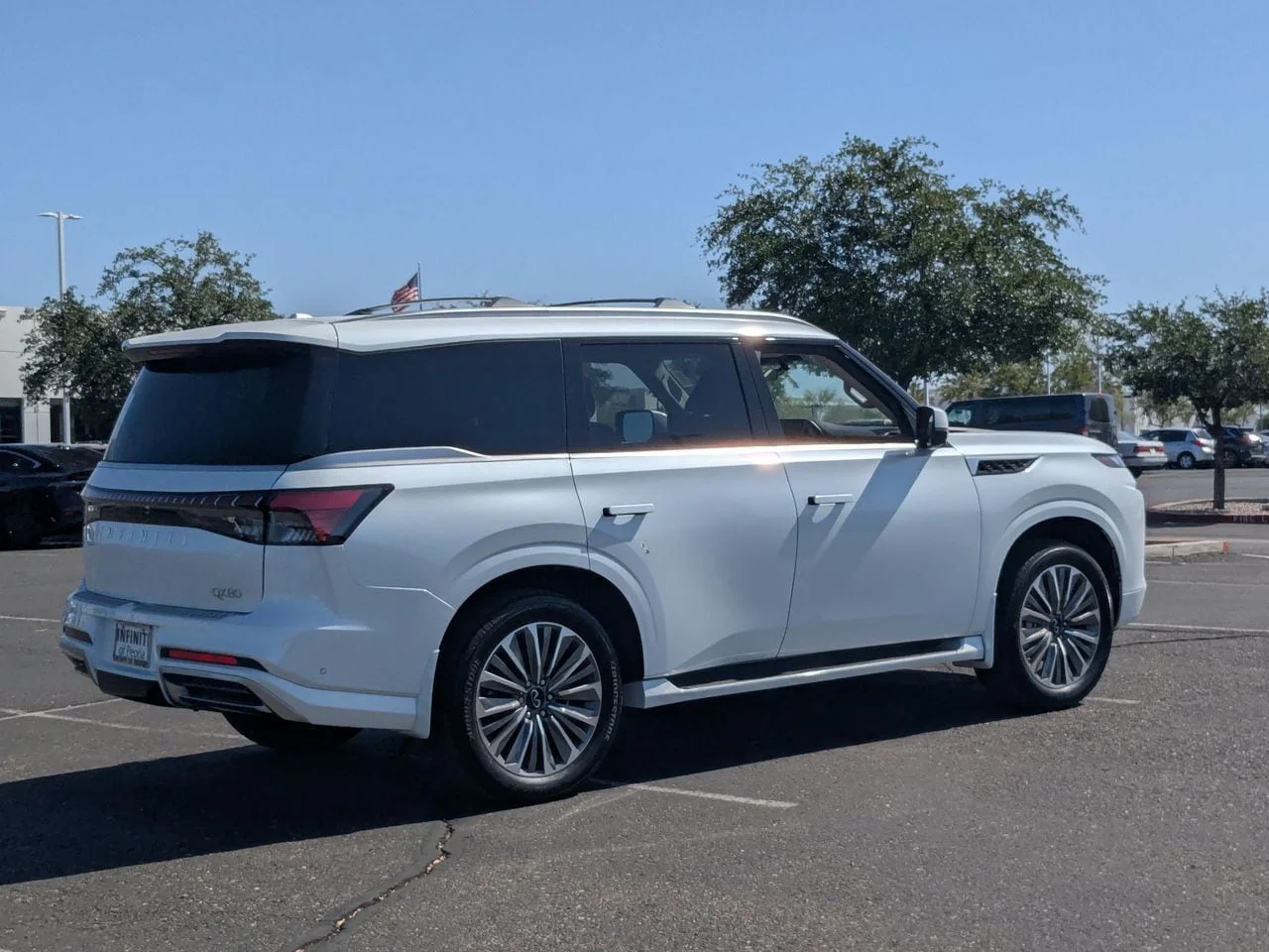 New 2026 RADIANT WHITE INFINITI Luxe 2WD image 5