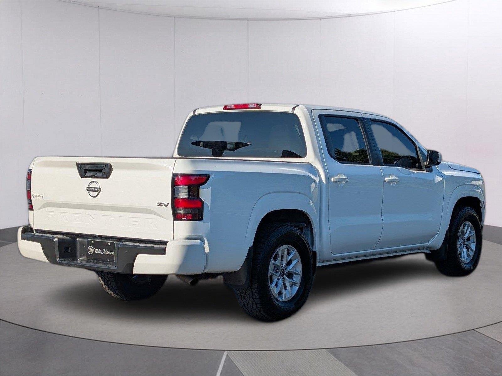 Used 2024 Glacier White Nissan SV image 6