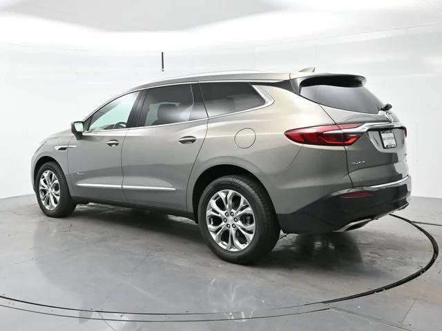 Used 2018 Includes Spectra Gray lower exterior accent color. Buick Avenir image 5