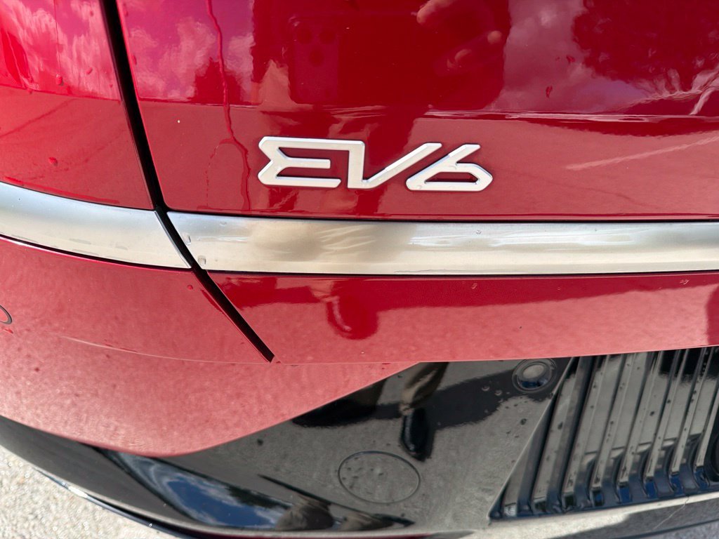 Used 2024 Red Kia Wind image 21