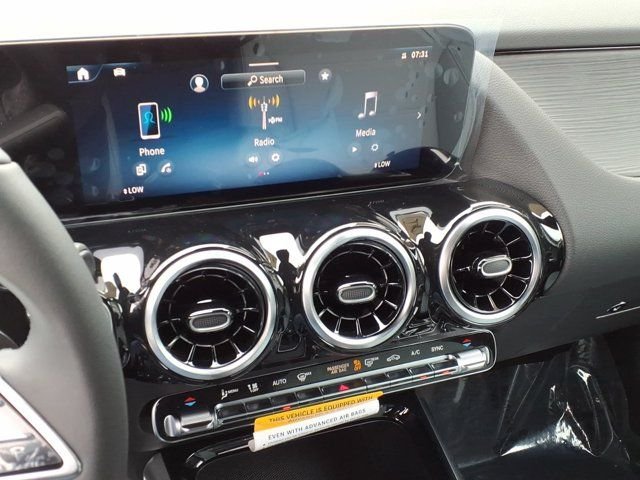 New 2026 White Mercedes-Benz GLA 250 image 5
