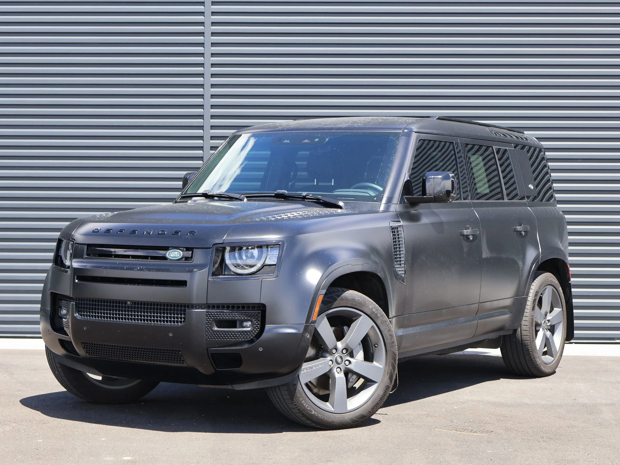 2024 Land Rover Defender 110 X-Dynamic SE P400's photo