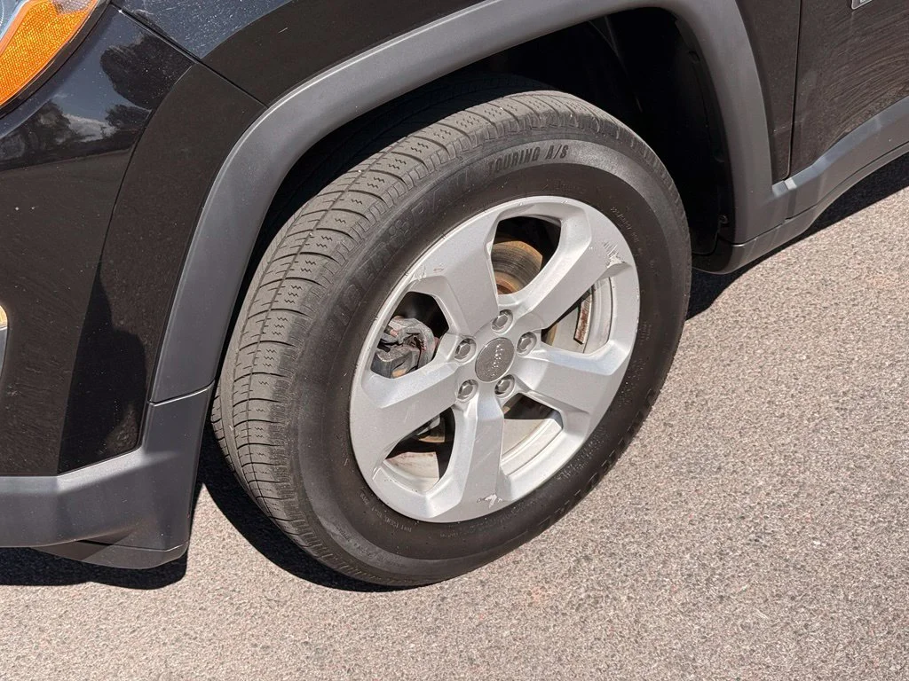 Used 2018 Diamond Black Jeep Latitude image 12