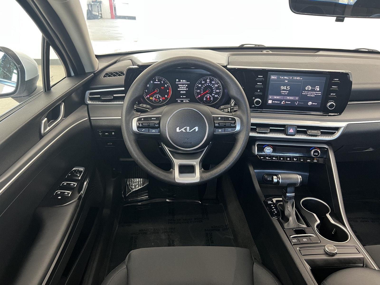 Used 2023 Glacial White Pearl Kia LXS image 27