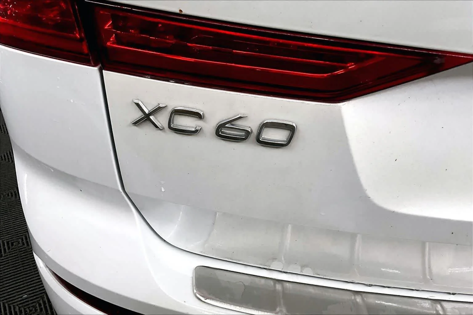 Used 2022 Crystal White Metallic Volvo Inscription image 10
