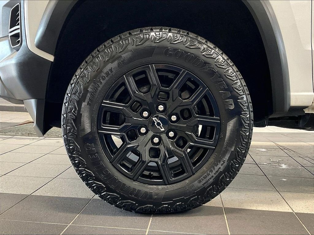 Used 2025 White Chevrolet Trail Boss image 7