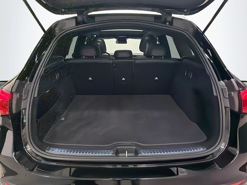 Used 2025 Black Mercedes-Benz GLC 300 image 27