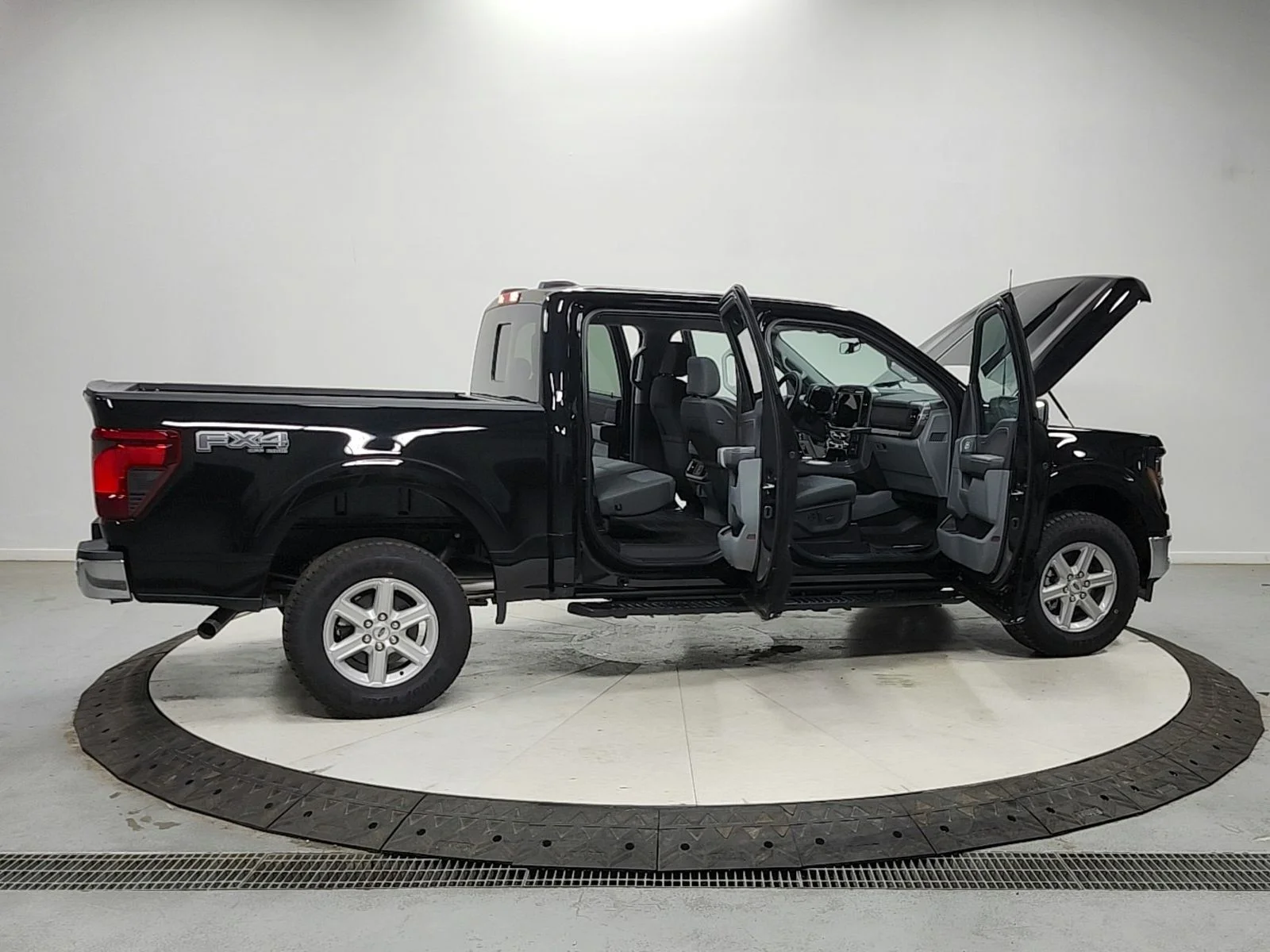 New 2026 Agate Black Metallic Ford XLT image 16