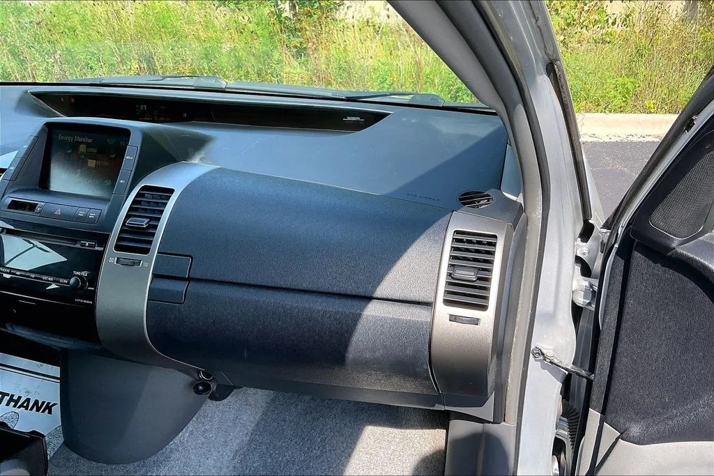 Used 2008 Silver Toyota Base image 16