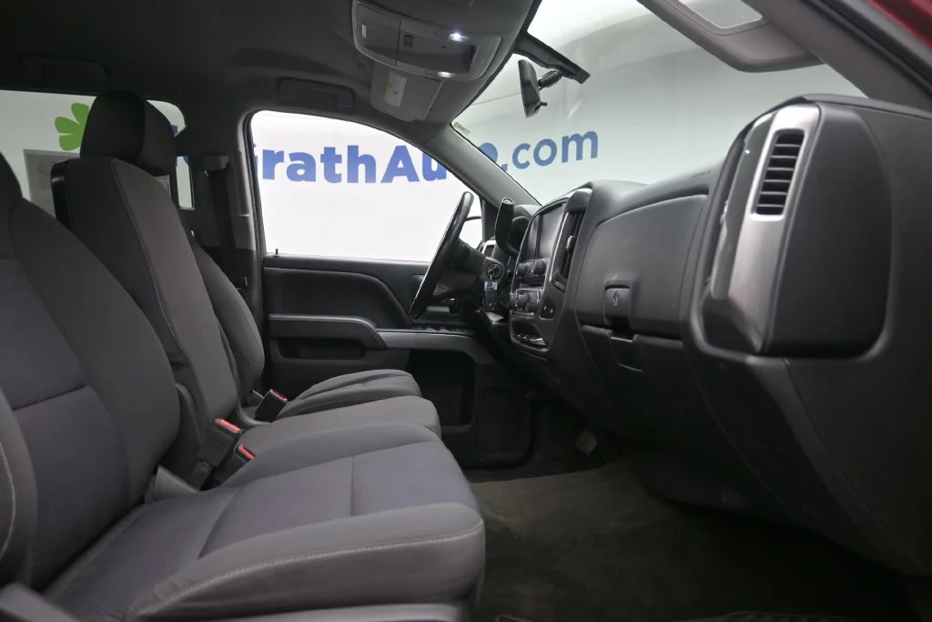 Used 2018 Red Chevrolet LT image 9