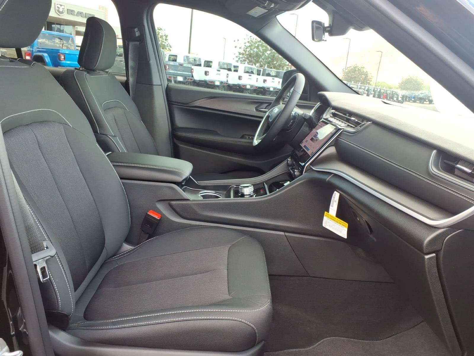 New 2027 High-Gloss Black Paint Jeep Laredo X image 7