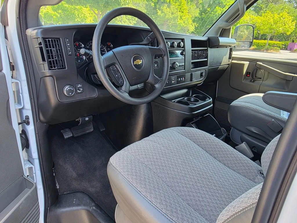 Used 2025 Summit White Chevrolet 1LS image 11