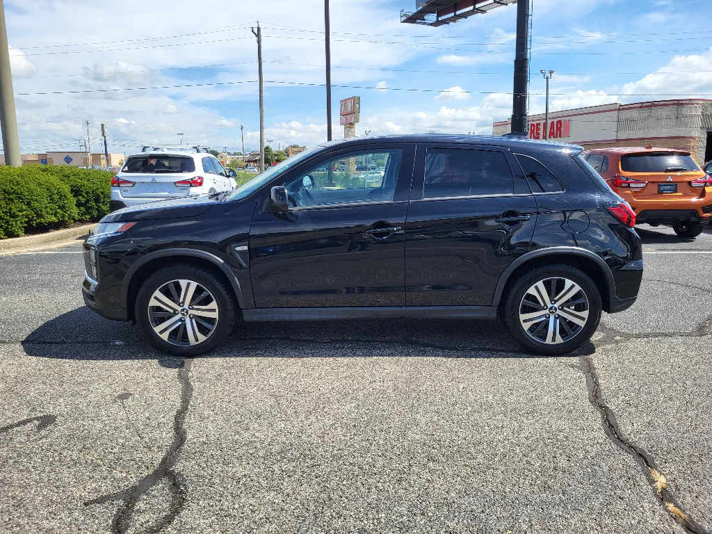 Used 2025 Labrador Black Pearl Mitsubishi ES image 9