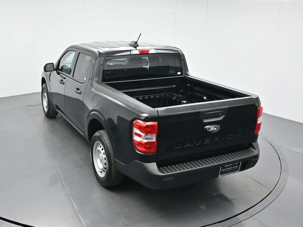 Used 2025 Black Ford XL image 40