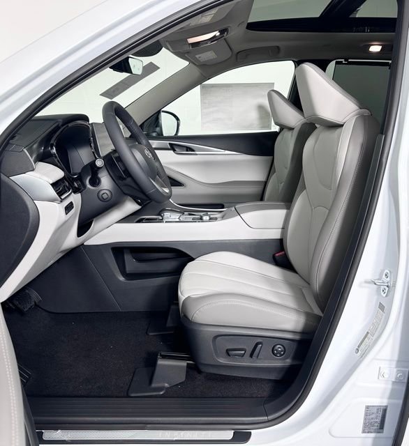 Certified Used 2026 White INFINITI LUXE image 12