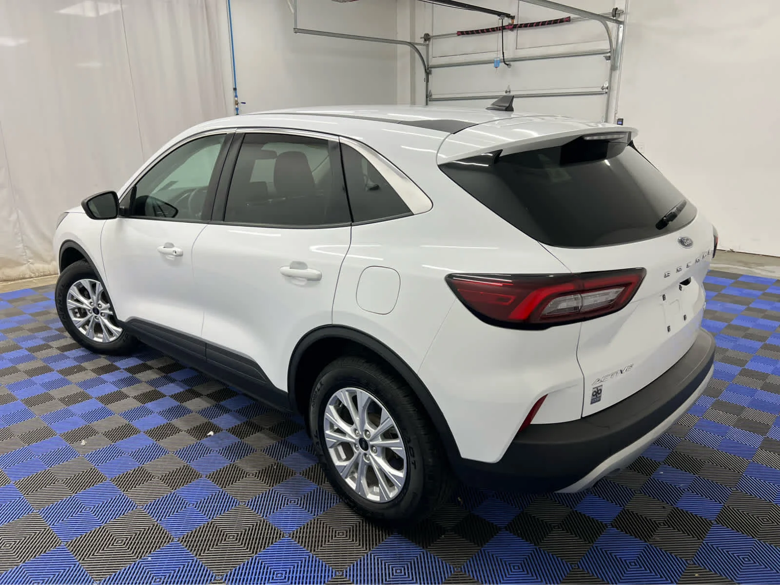 Used 2023 Oxford White Ford Active image 9