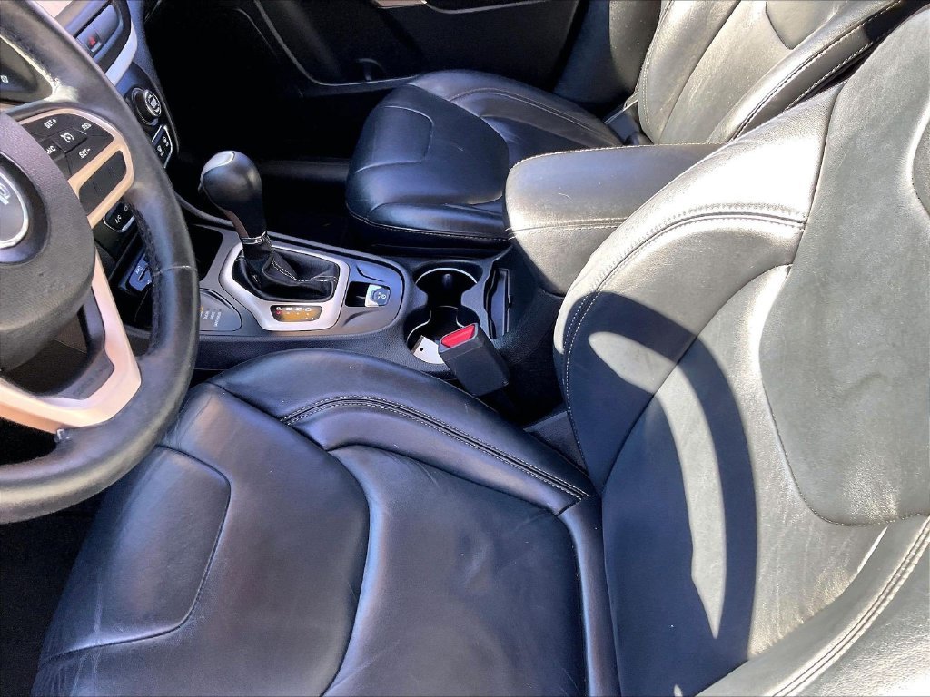 Used 2017 Gray Jeep Limited image 20