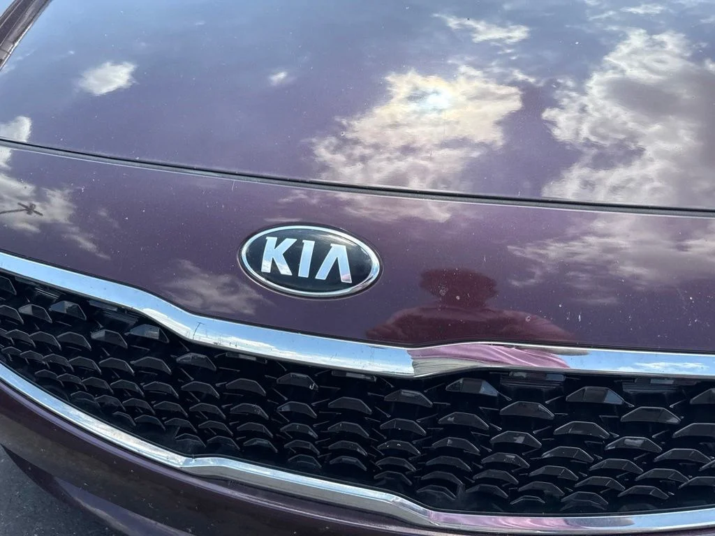 Used 2018 Red Kia LX image 8