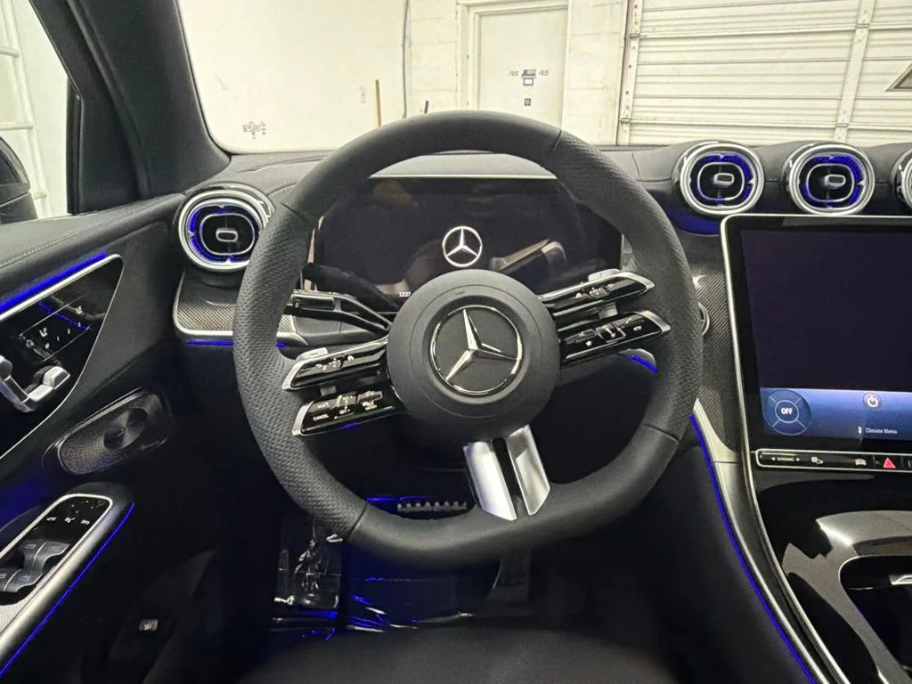 New 2027 White Mercedes-Benz GLC 300 image 20