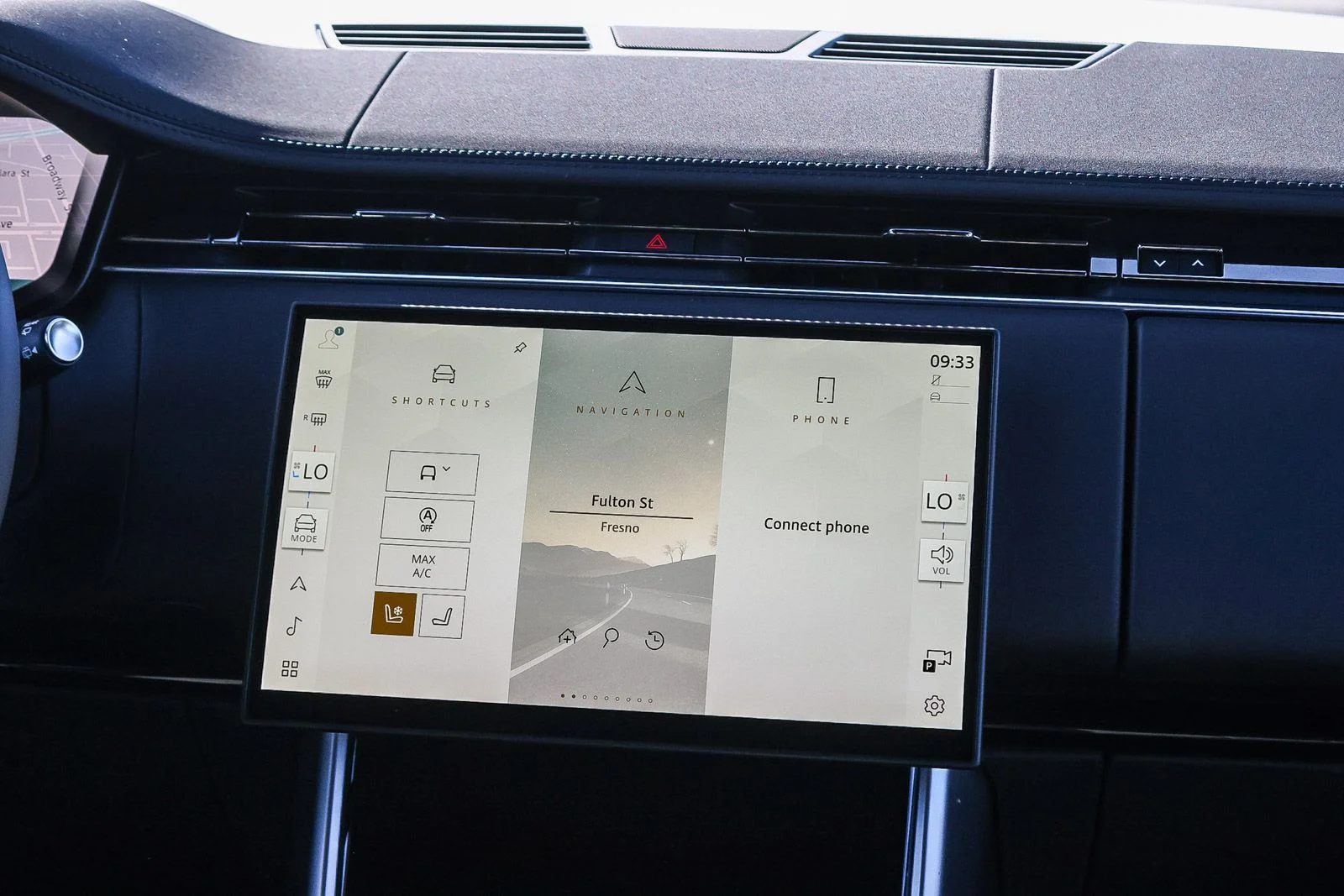 New 2026 Fuji White Land Rover SE image 25
