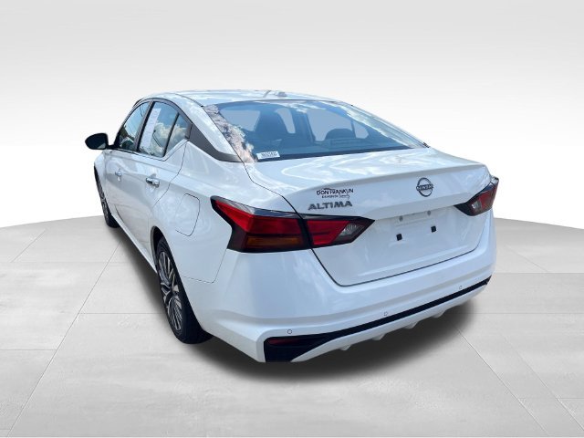 Certified Used 2025 White Nissan 2.5 SV image 3