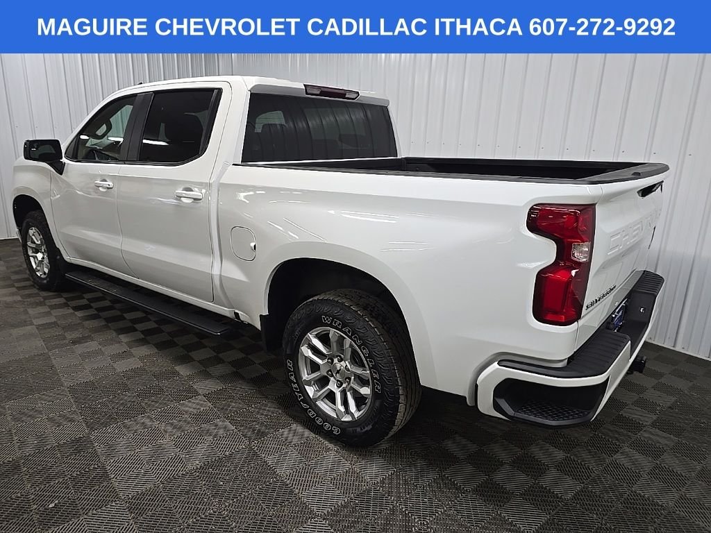 Used 2022 White Chevrolet RST image 9