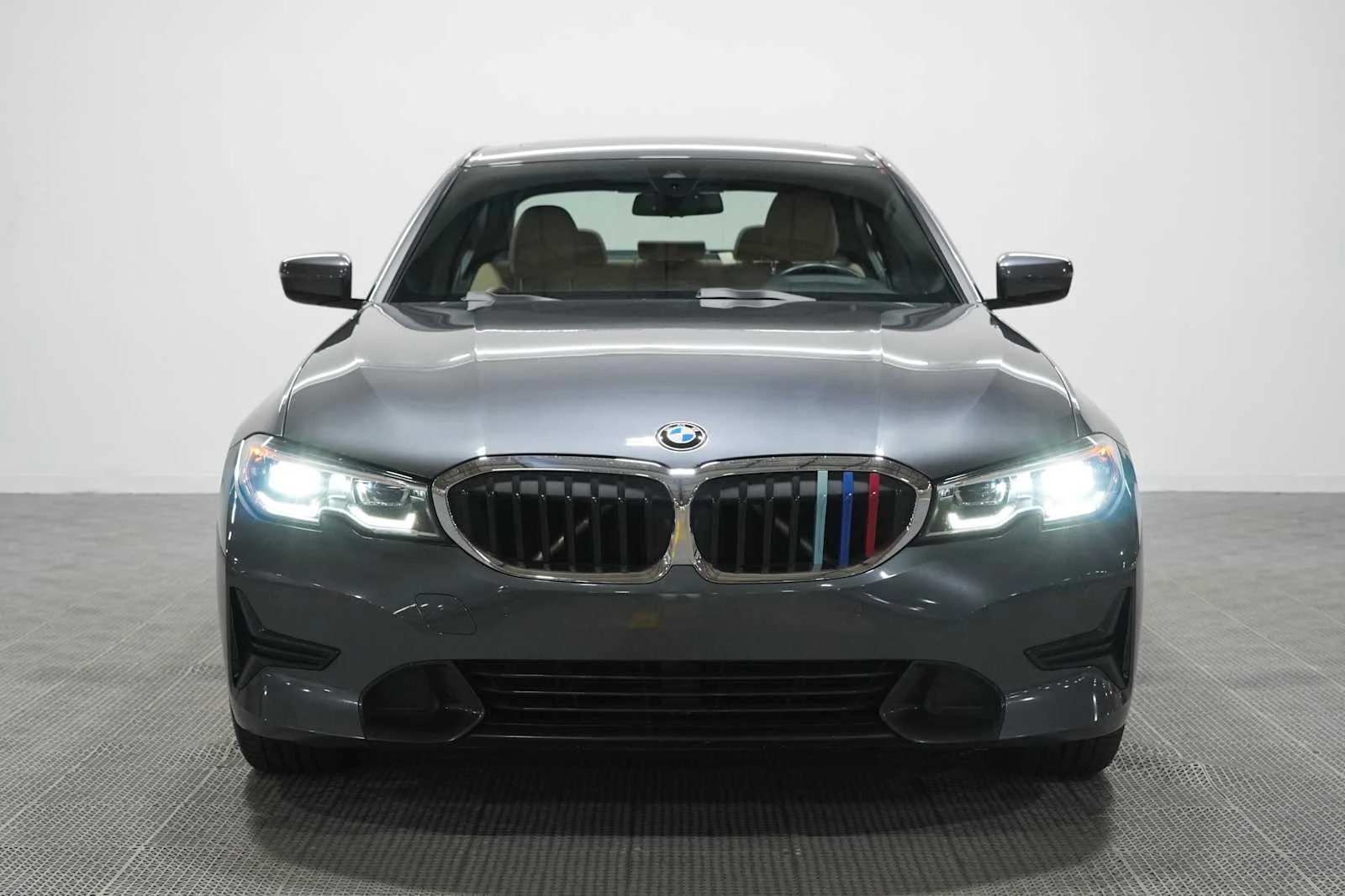 Used 2019 Mineral Grey Metallic BMW 330i image 2