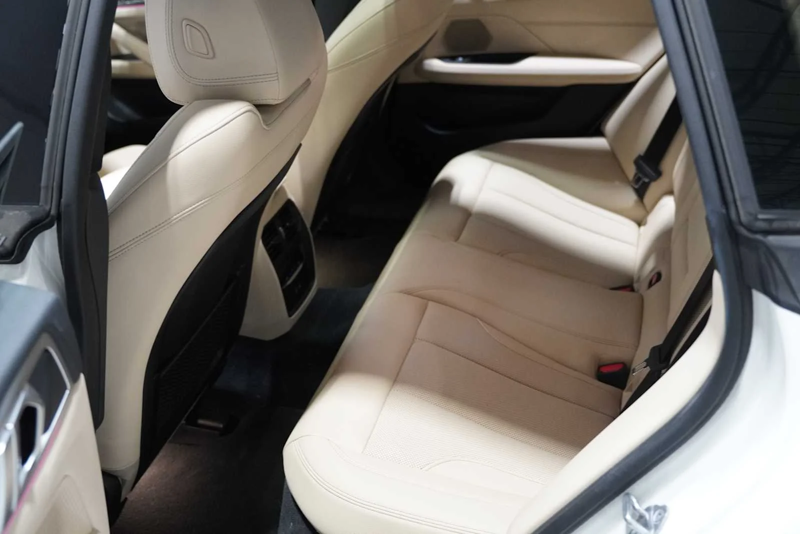 Certified Used 2023 Alpine White BMW eDrive35 image 22