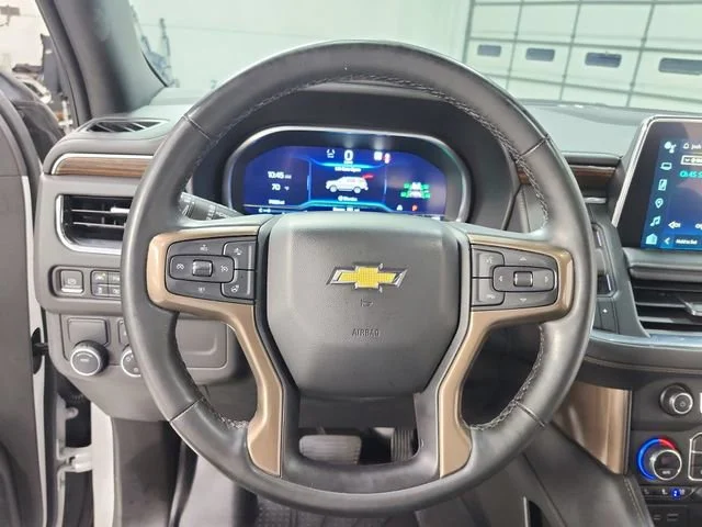 Used 2023 Iridescent Pearl Tricoat Chevrolet High Country image 24