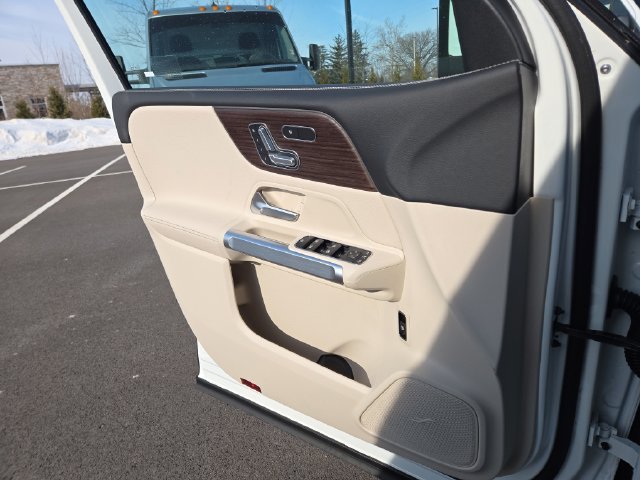 New 2026 Polar White Mercedes-Benz GLB250 image 22