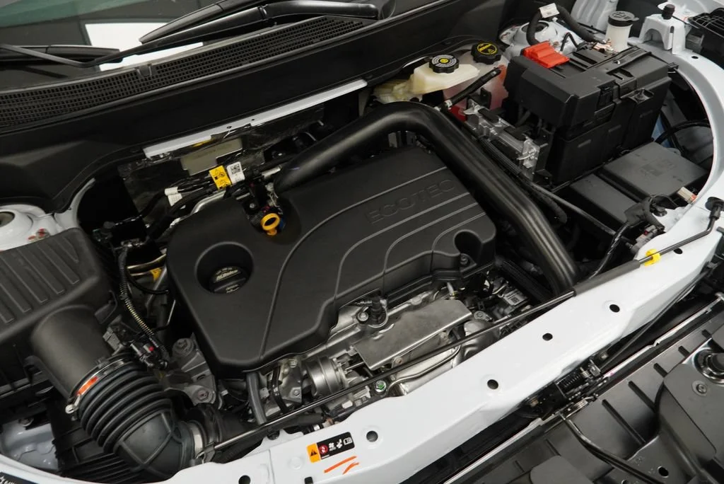 New 2027 Polar White Tricoat Chevrolet RS image 41