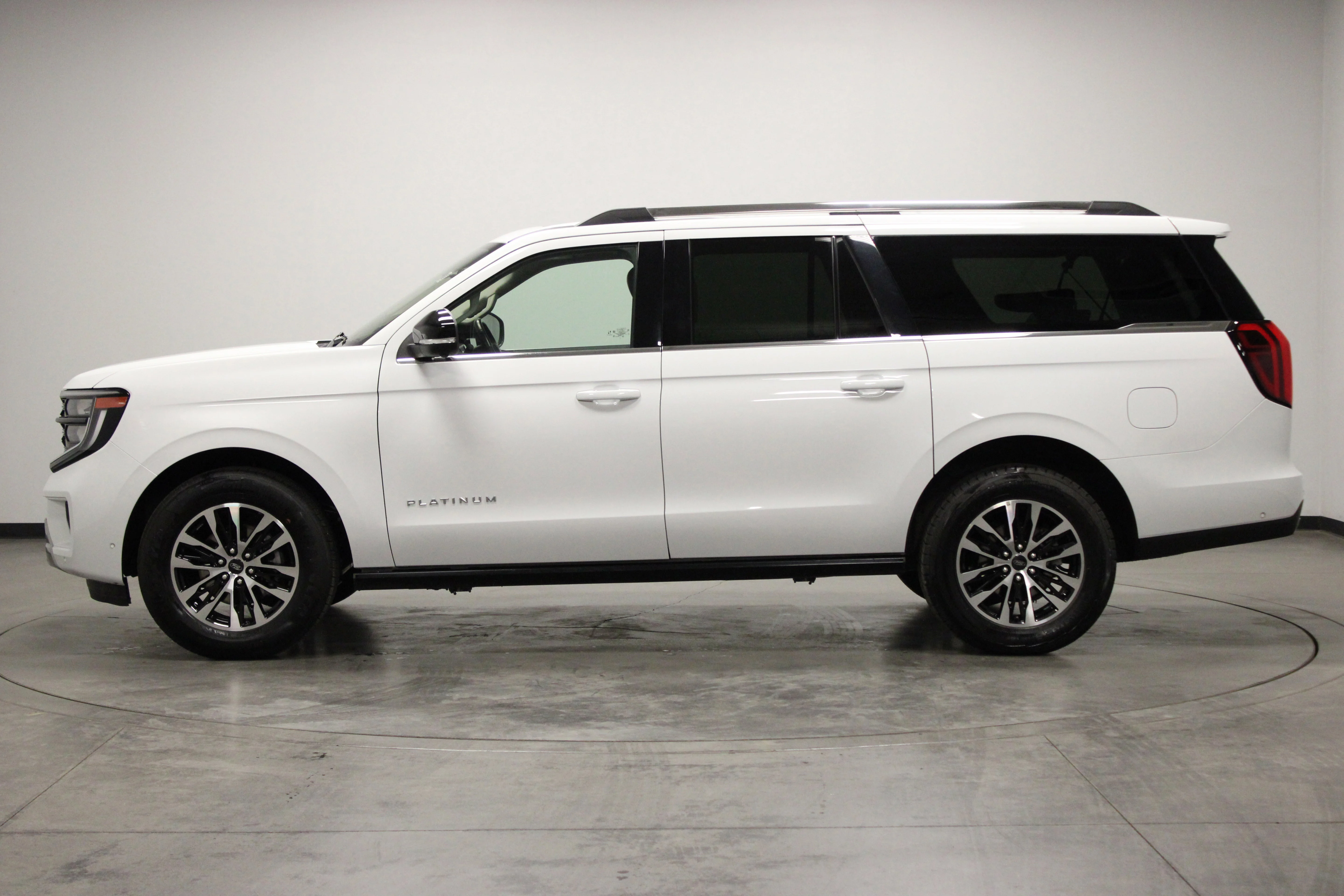 Used 2025 Oxford White Ford Platinum image 5