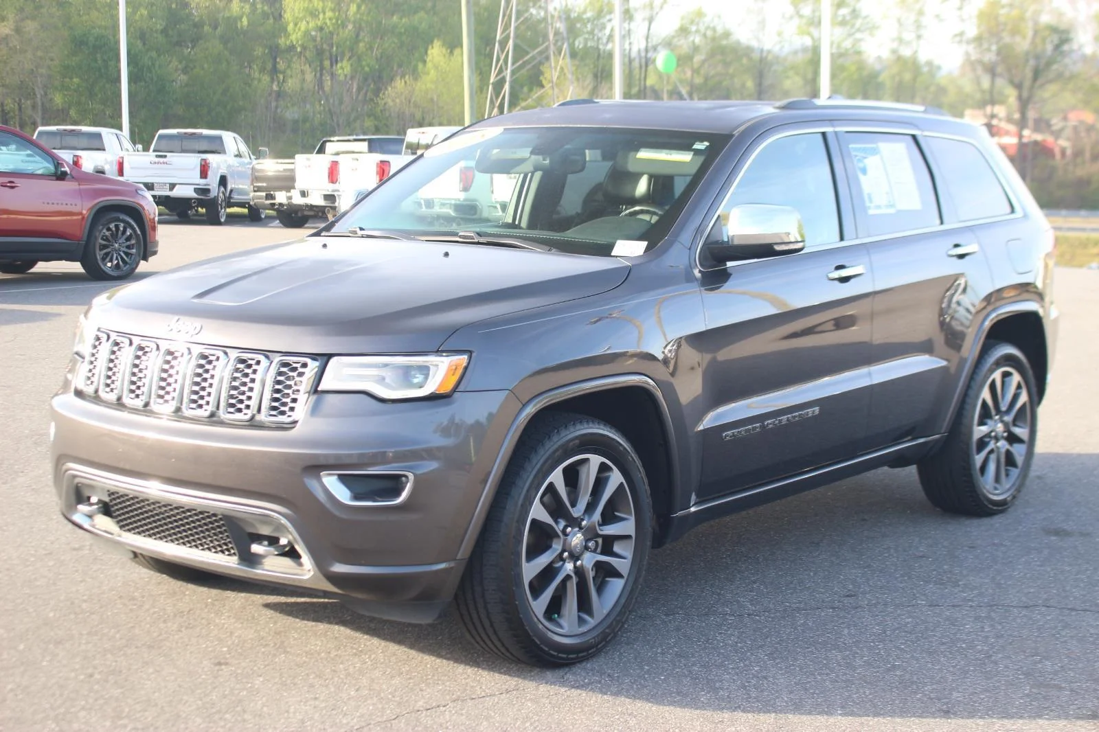 Used 2018 Grey Jeep Overland image 3