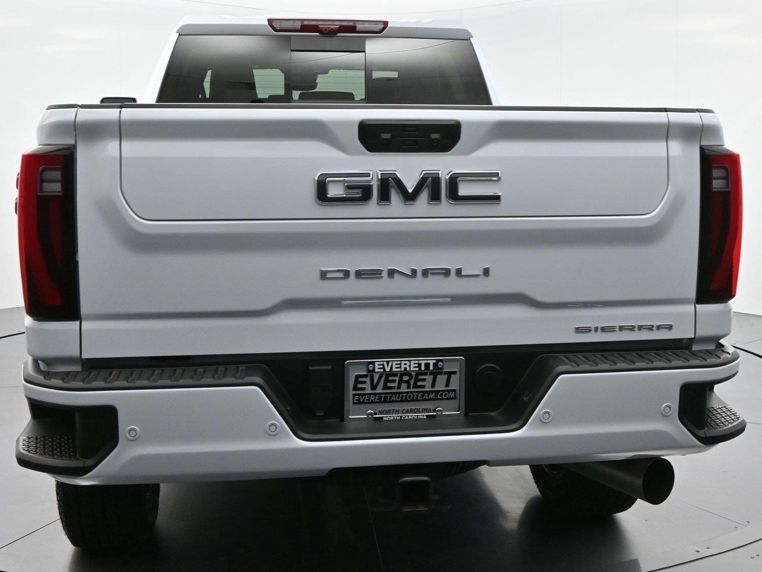 Used 2026 Glacier White Tricoat GMC Denali Ultimate image 6