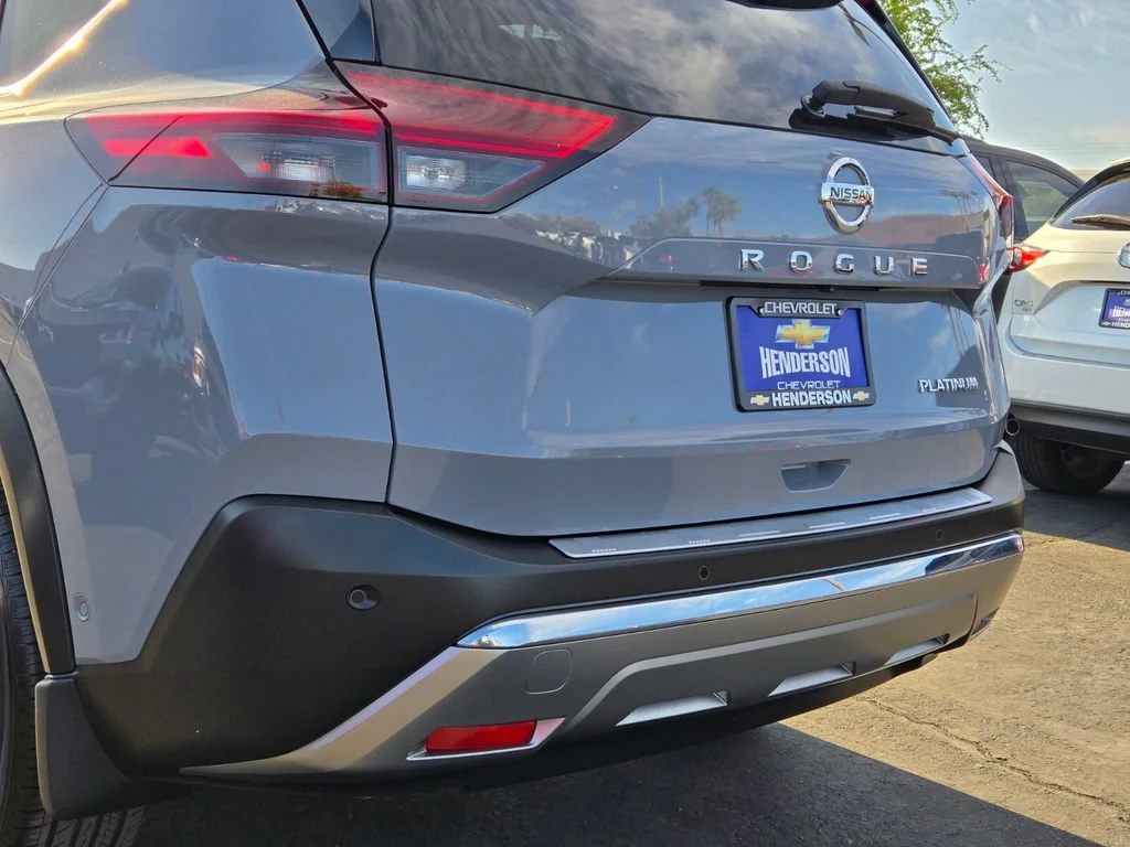 Used 2021 Boulder Gray Pear Nissan Platinum image 5