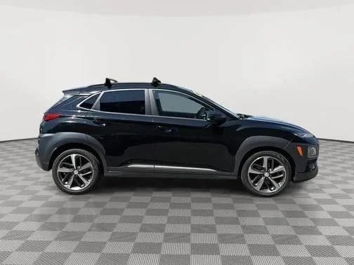 Used 2018 Ultra Black Hyundai Limited image 2